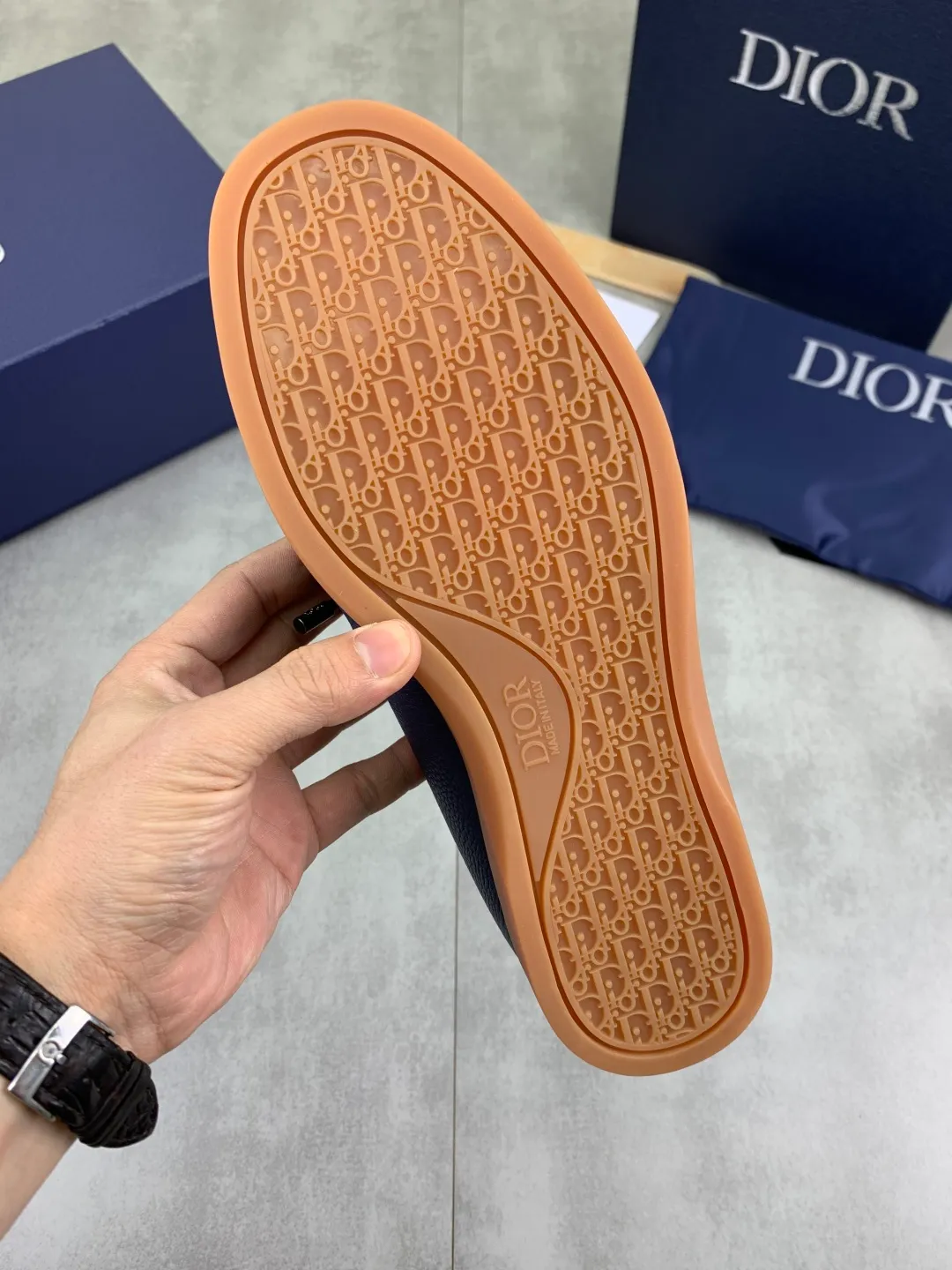Men's men's shoes 💰P580 new style wool lining 💰high version 💎💎💎Dior original version! Top Italian purchasing agent! Men's high-top business casual leather shoes, original imported calfskin upper, ultimate texture, gentleman style, warm real wool lining inside, top-quality original Italian rubber outsole, first-class workmanship, top quality! Size: 39-44 (45 customized)